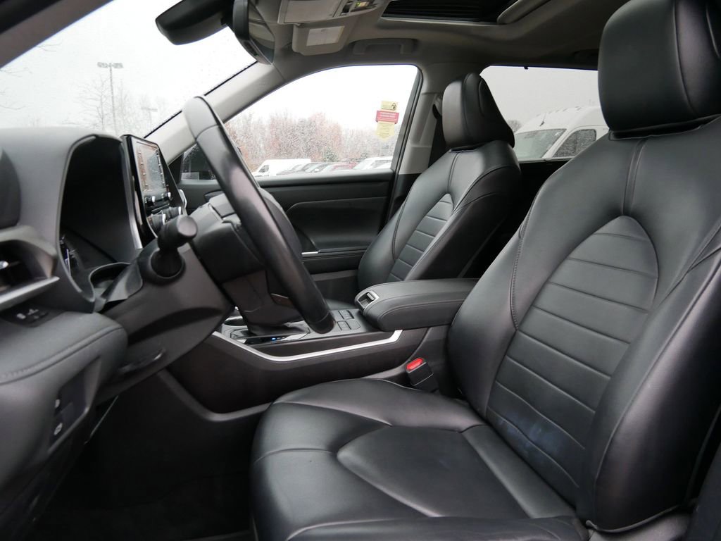 Used 2021 Toyota Highlander XLE image 34