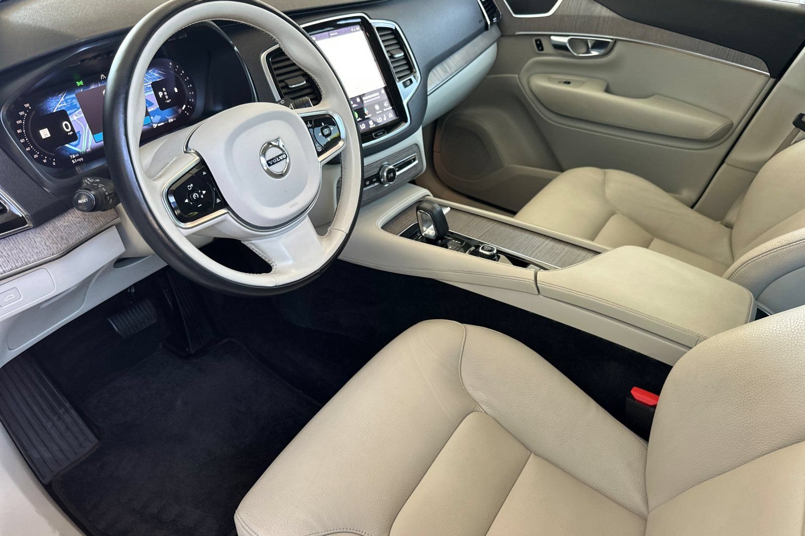 Used 2023 Volvo XC90 B6 Plus w/ Protection Package Premier AWD/4WD image 9