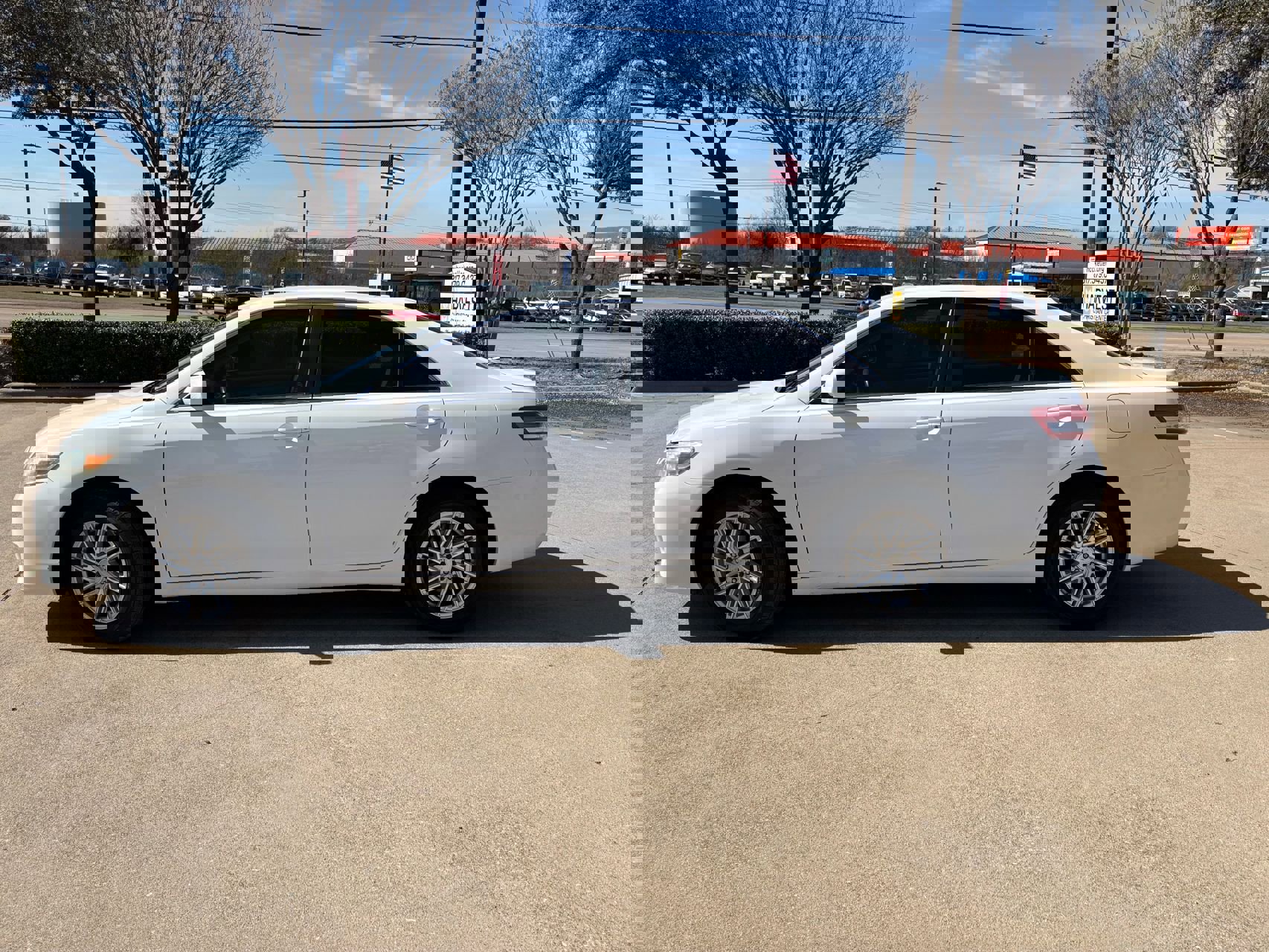 Used 2010 Toyota Camry LE image 10