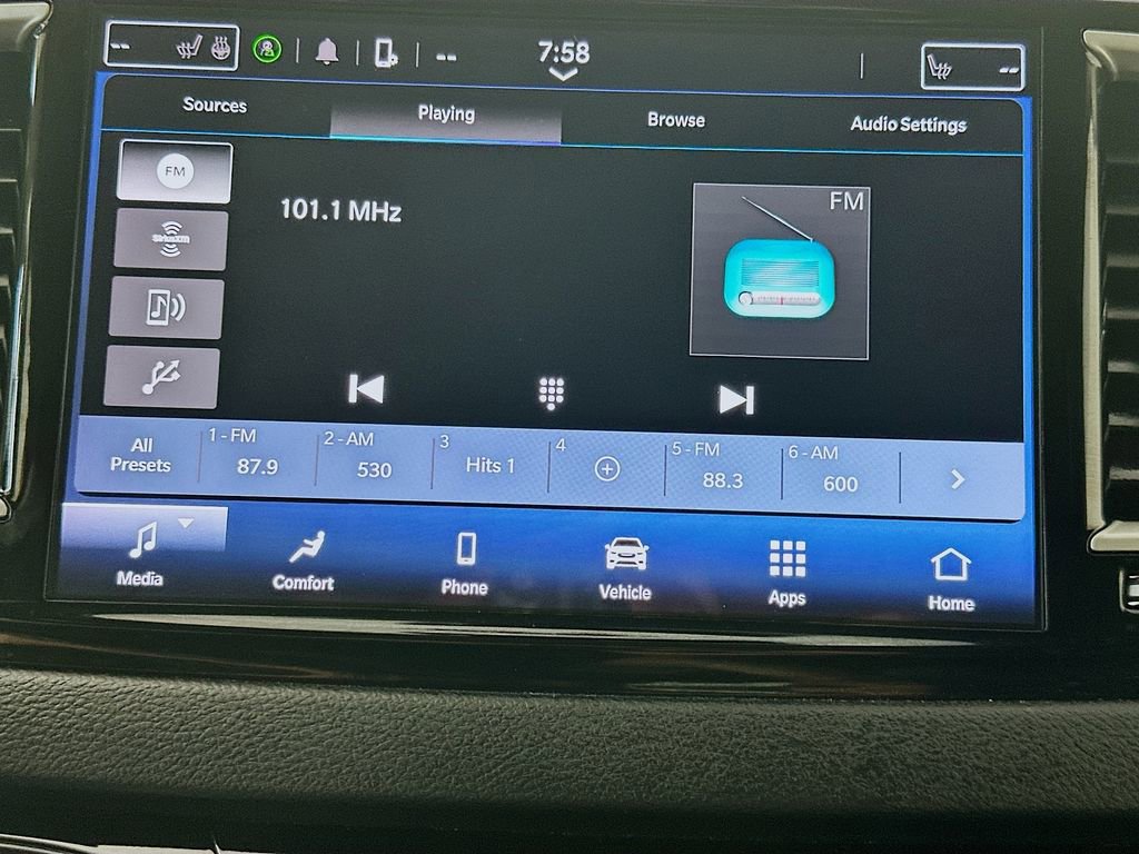 Used 2024 Chrysler Pacifica Touring-L FWD image 17