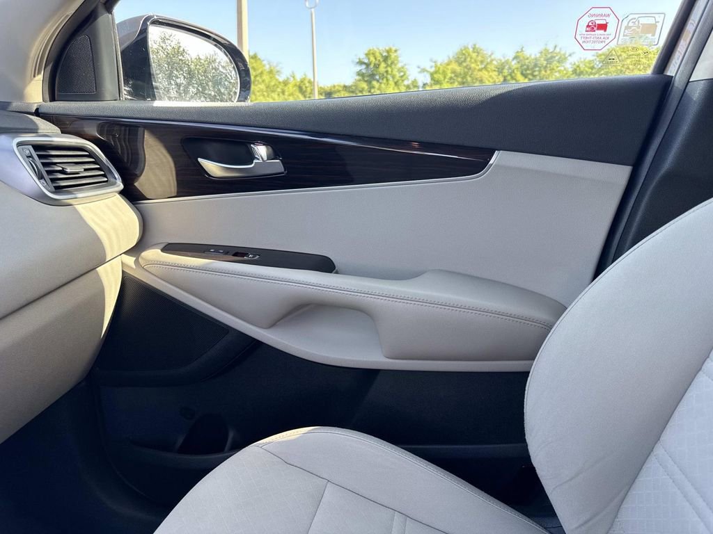 Used 2019 Kia Sorento LX w/ LX V6 Convenience Package image 22