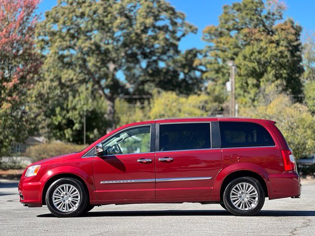 Used 2015 Chrysler Town & Country Touring-L w/ Driver Convenience Group FWD image 8