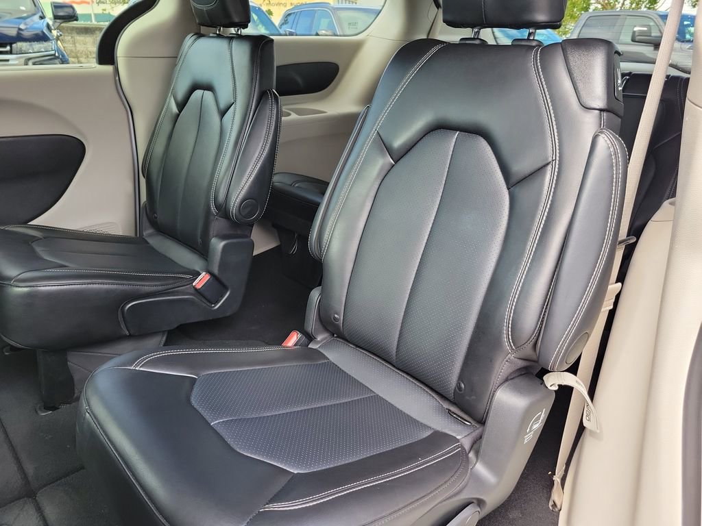 Used 2024 Chrysler Pacifica Touring-L FWD image 10