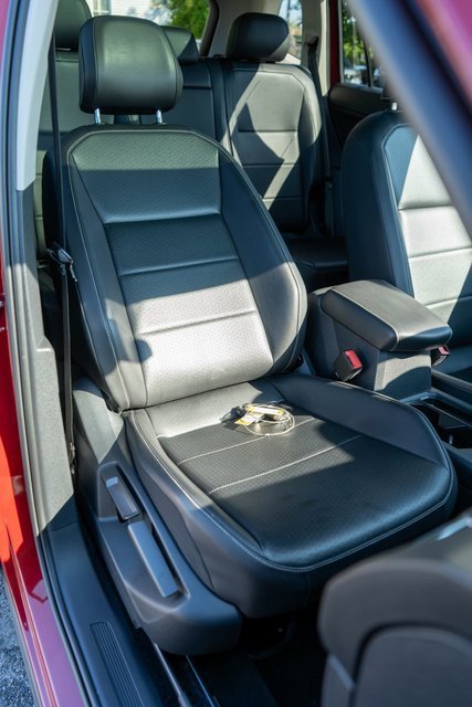 Used 2021 Volkswagen Tiguan SE image 12