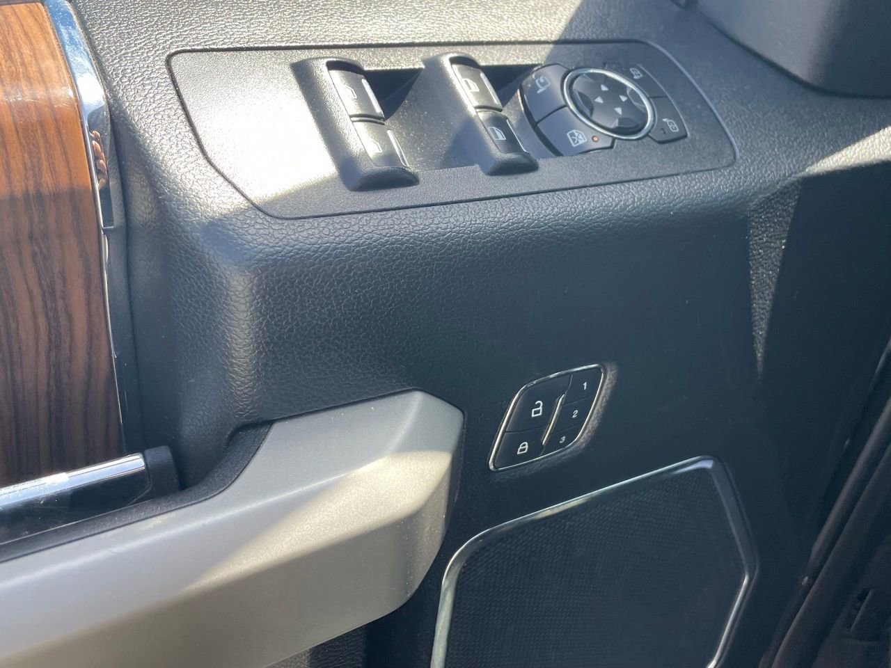 Used 2015 Ford F150 Lariat AWD/4WD image 14