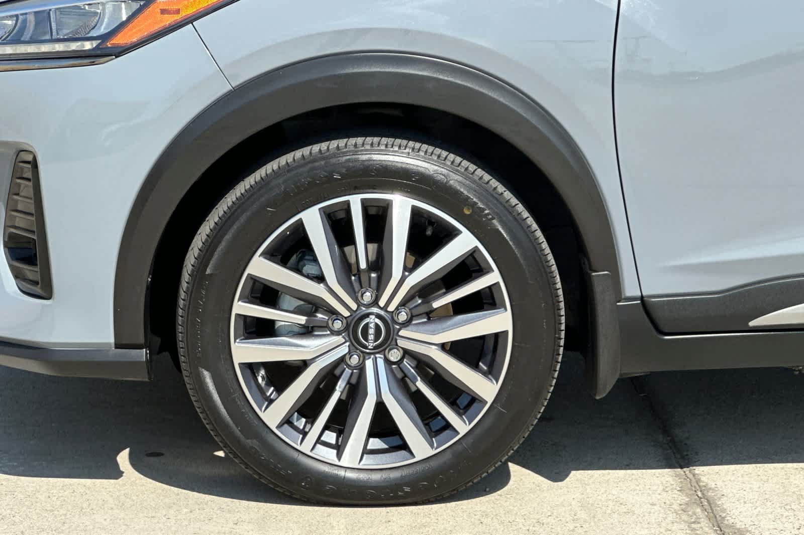 Used 2023 Nissan Kicks SR w/ Interior Electronics Package FWD image 25