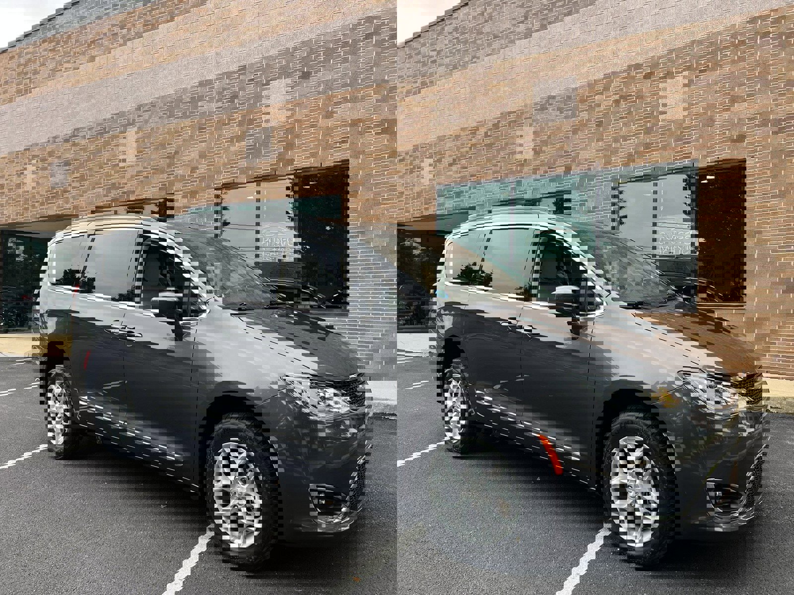 Used 2017 Chrysler Pacifica Touring-L w/ Tire & Wheel Group image 29