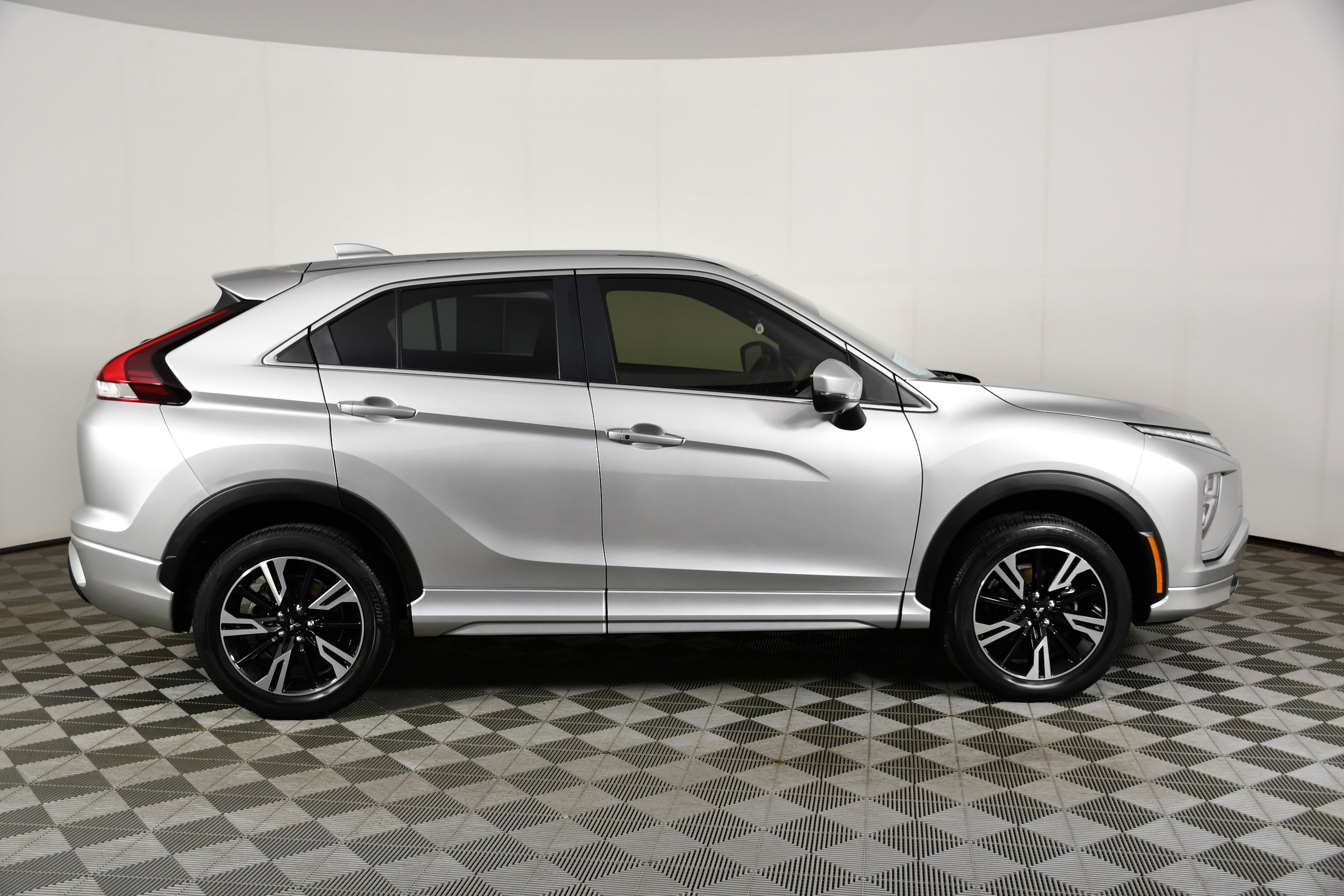 Used 2023 Mitsubishi Eclipse Cross SEL AWD/4WD image 5