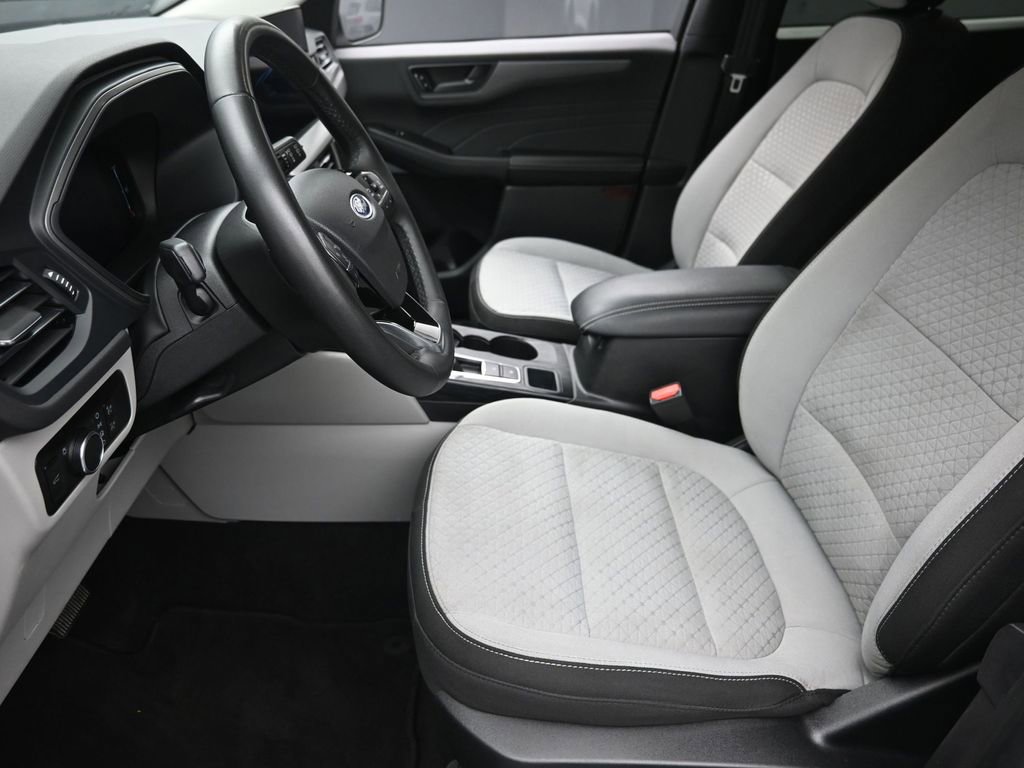 Used 2023 Ford Escape Active w/ Tech Pack #1 AWD/4WD image 12