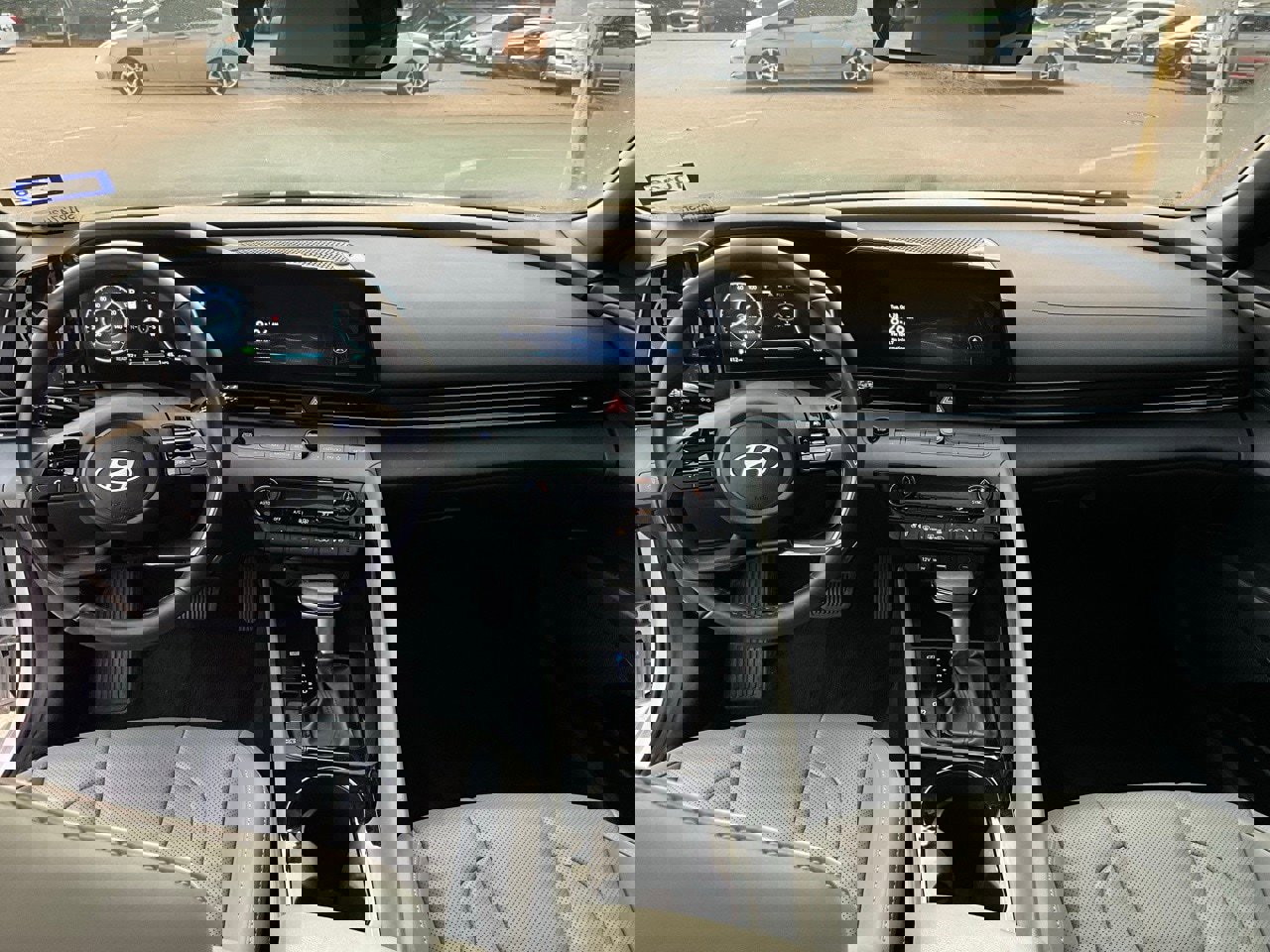 Used 2025 Hyundai Elantra Limited image 12