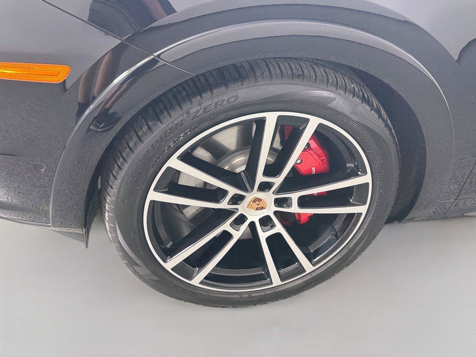 Certified 2026 Porsche Cayenne GTS AWD/4WD image 11