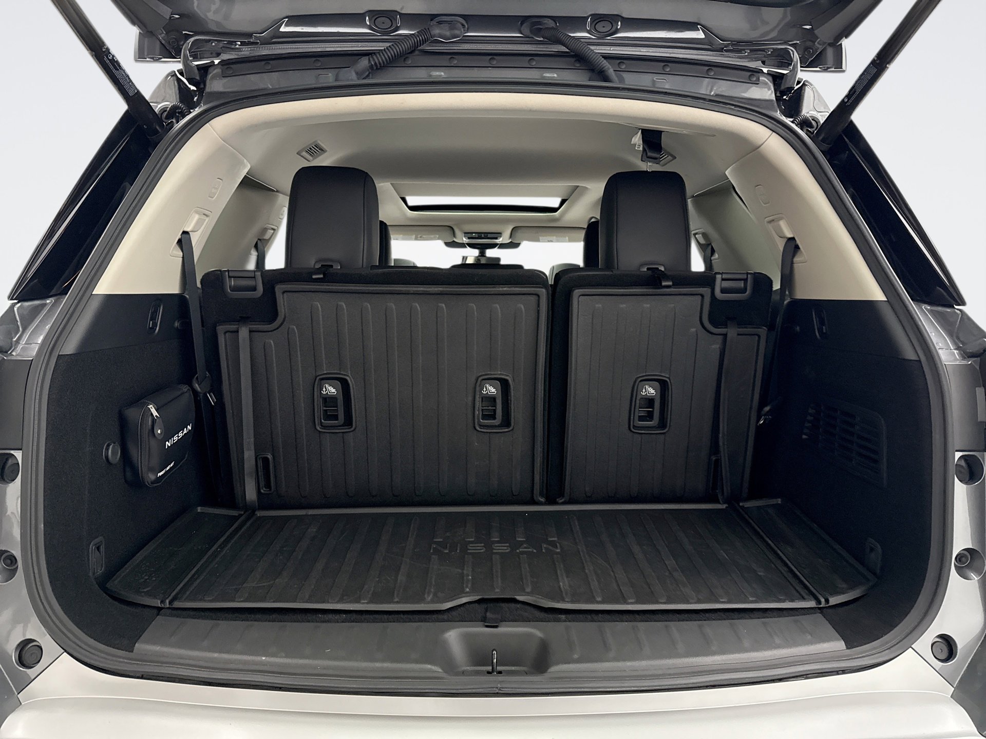 Used 2025 Nissan Pathfinder Platinum w/ Cargo Package image 20