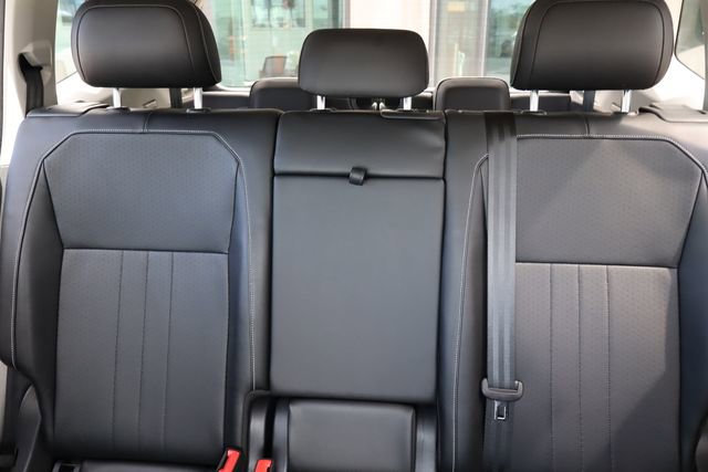 Used 2022 Volkswagen Tiguan SE image 16
