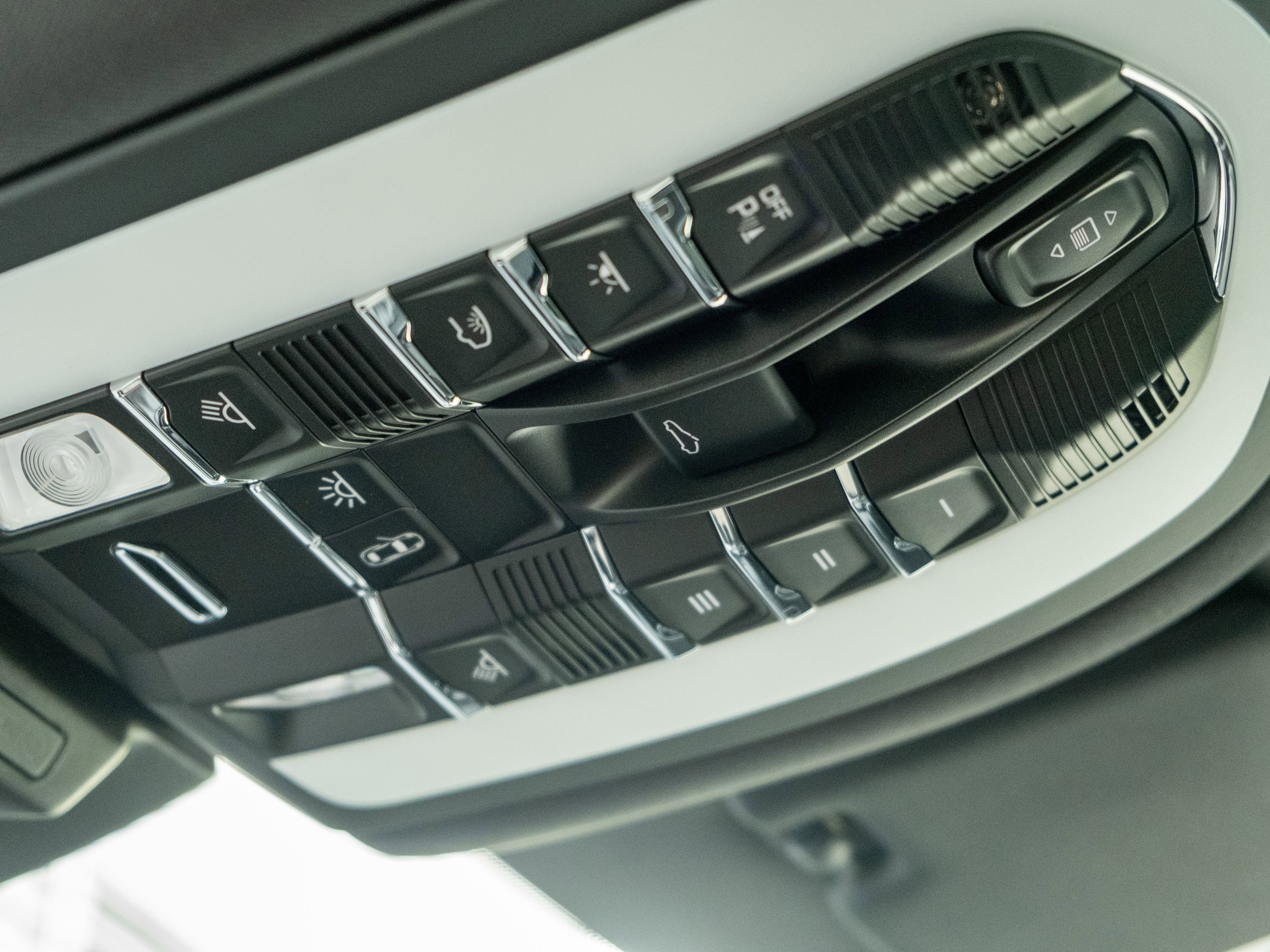 Certified 2026 Porsche Macan AWD/4WD image 31