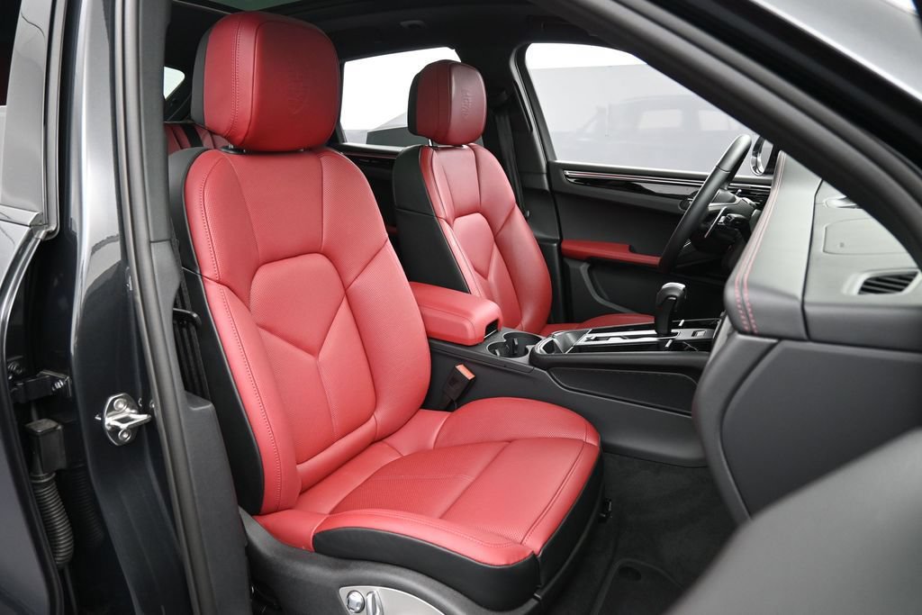 Certified 2026 Porsche Macan AWD/4WD image 29