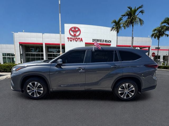 Certified 2025 Toyota Highlander XLE AWD/4WD image 4