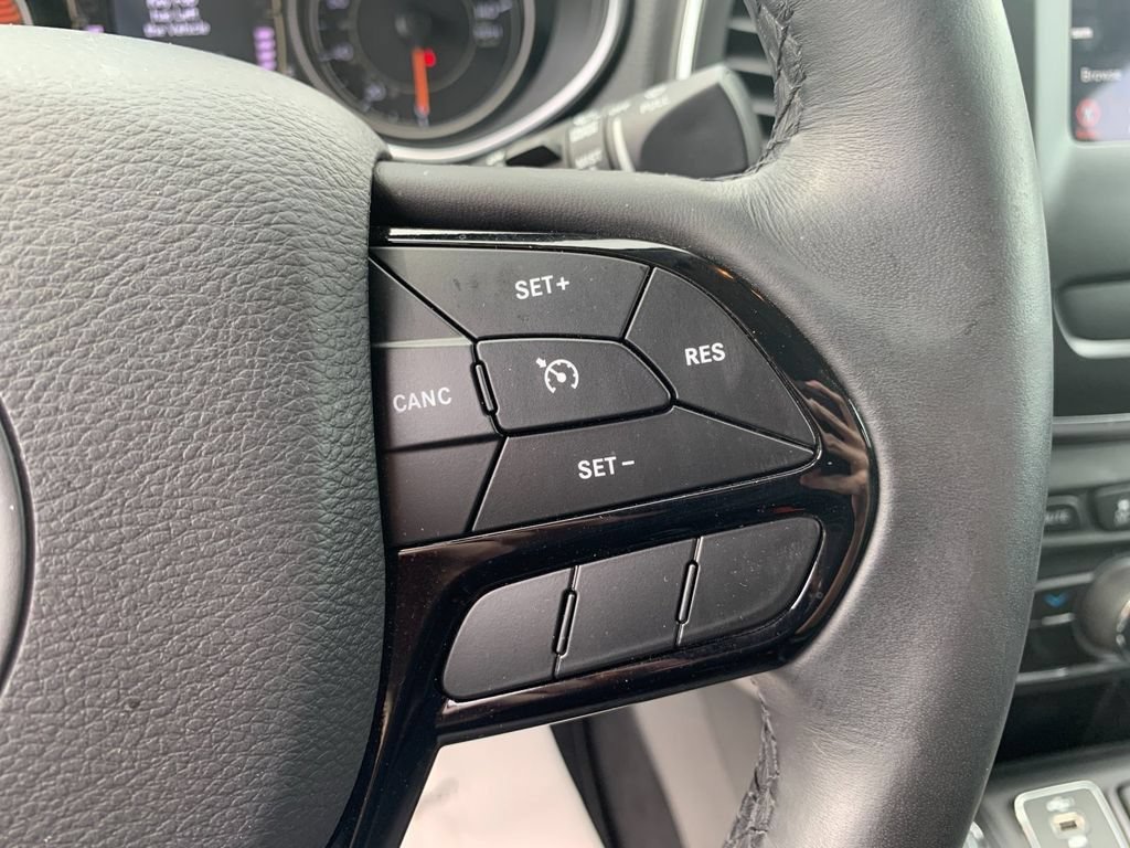 Used 2019 Jeep Cherokee Latitude Plus AWD/4WD image 27