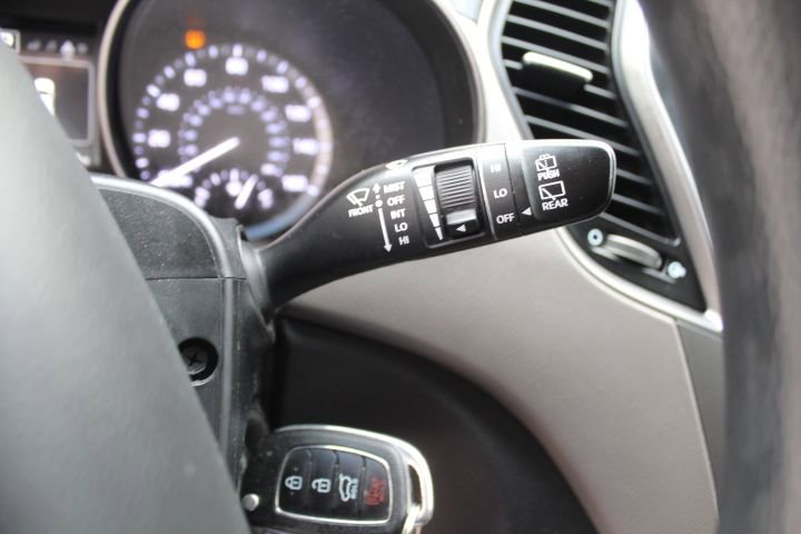 Used 2018 Hyundai Santa Fe Sport image 18