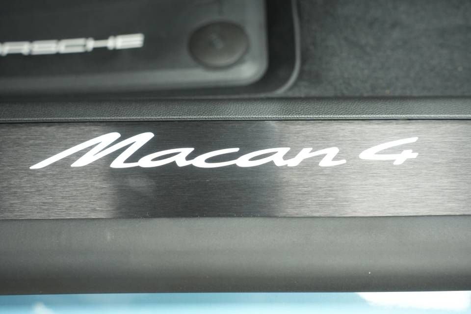 New 2026 Porsche Macan 4 Electric AWD/4WD image 32