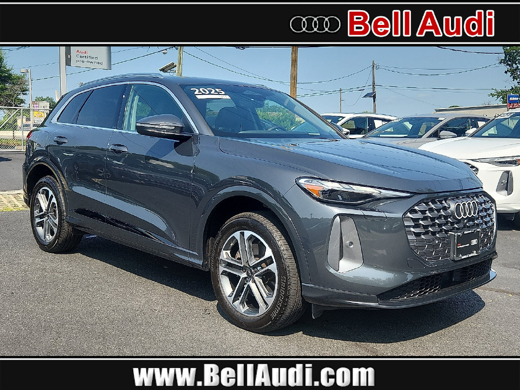 Used 2025 Audi Q5 Premium w/ Convenience Package