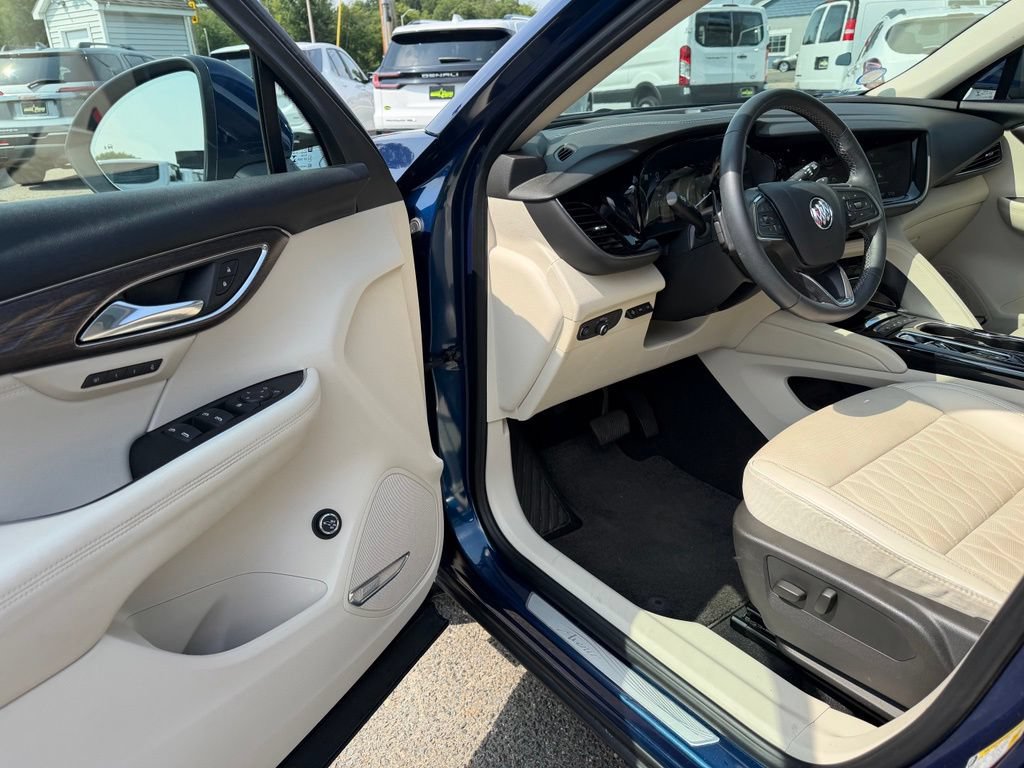 Certified 2022 Buick Envision Avenir w/ Technology Package II AWD/4WD image 21