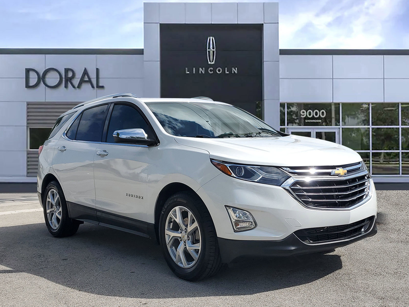 Used 2018 Chevrolet Equinox Premier FWD image 1