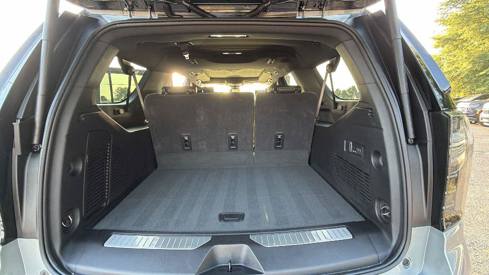 Used 2025 Chevrolet Suburban Premier AWD/4WD image 13