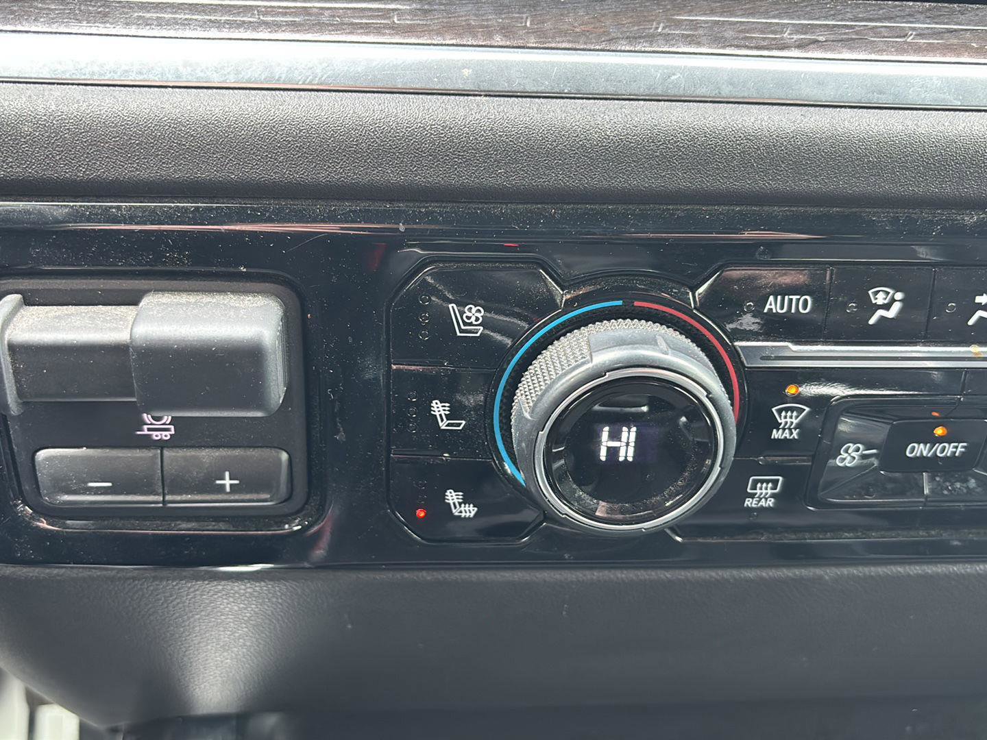 Used 2024 Chevrolet Silverado 1500 LTZ image 30