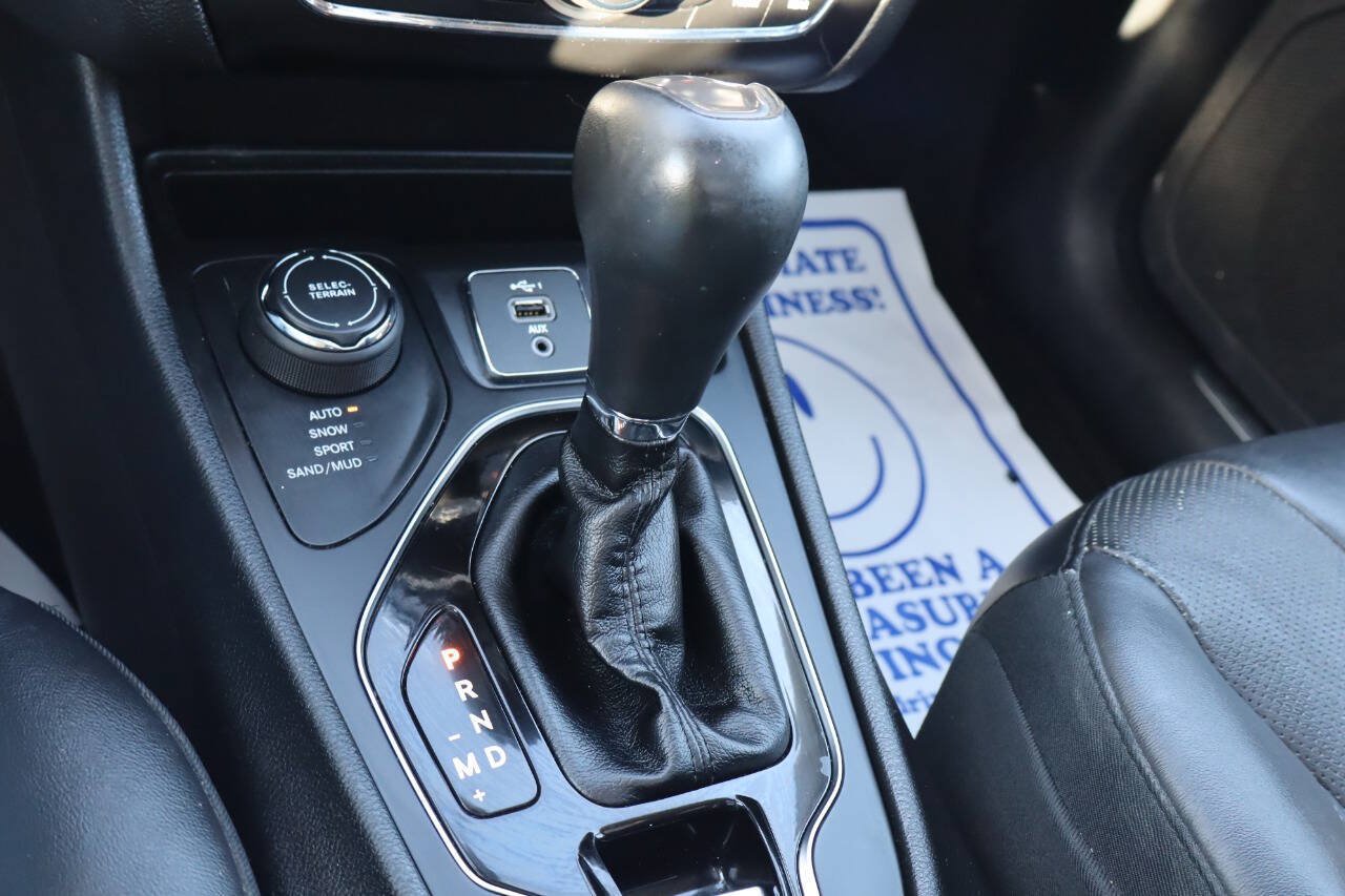 Used 2019 Jeep Cherokee Limited AWD/4WD image 18