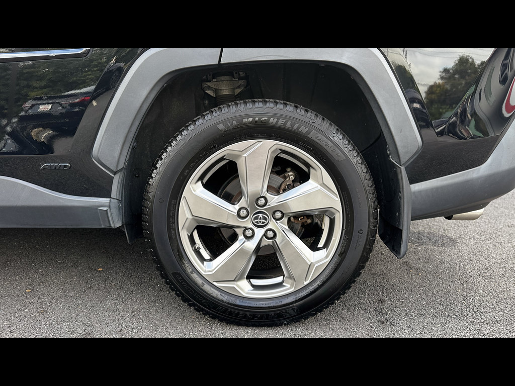 Used 2019 Toyota RAV4 Limited w/ Carpet Mat Package AWD/4WD image 16