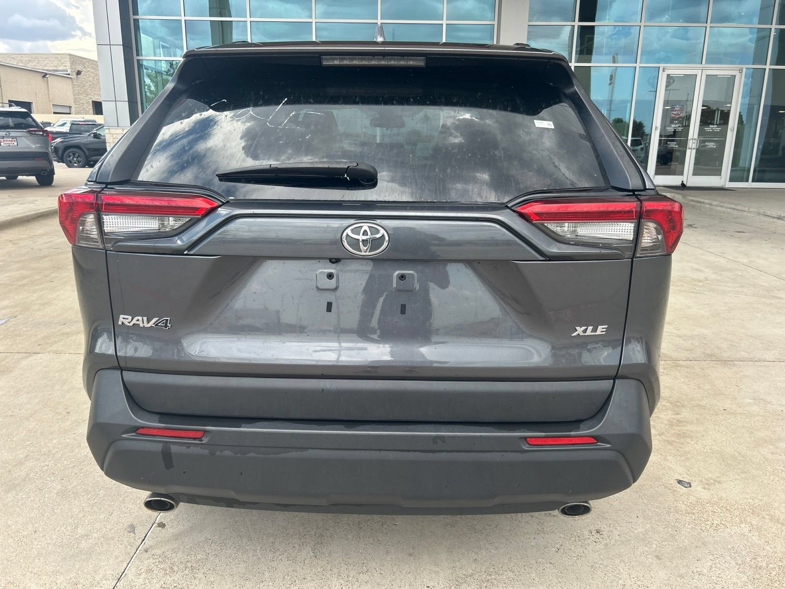 Used 2025 Toyota RAV4 XLE FWD image 11