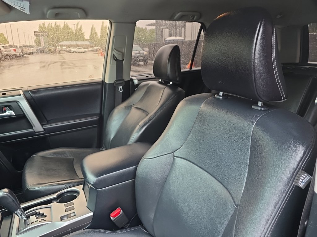Used 2018 Toyota 4Runner SR5 AWD/4WD image 14