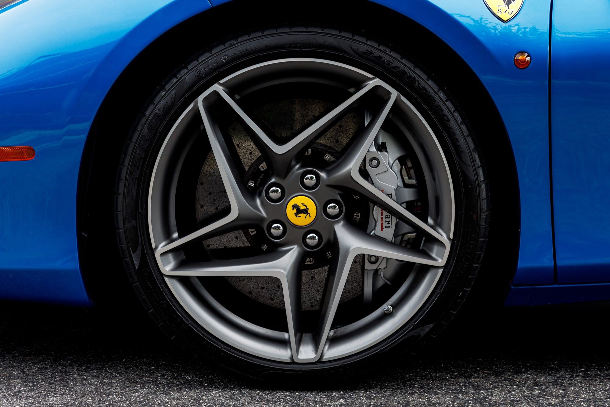 Used 2019 Ferrari 488 Spider RWD image 14