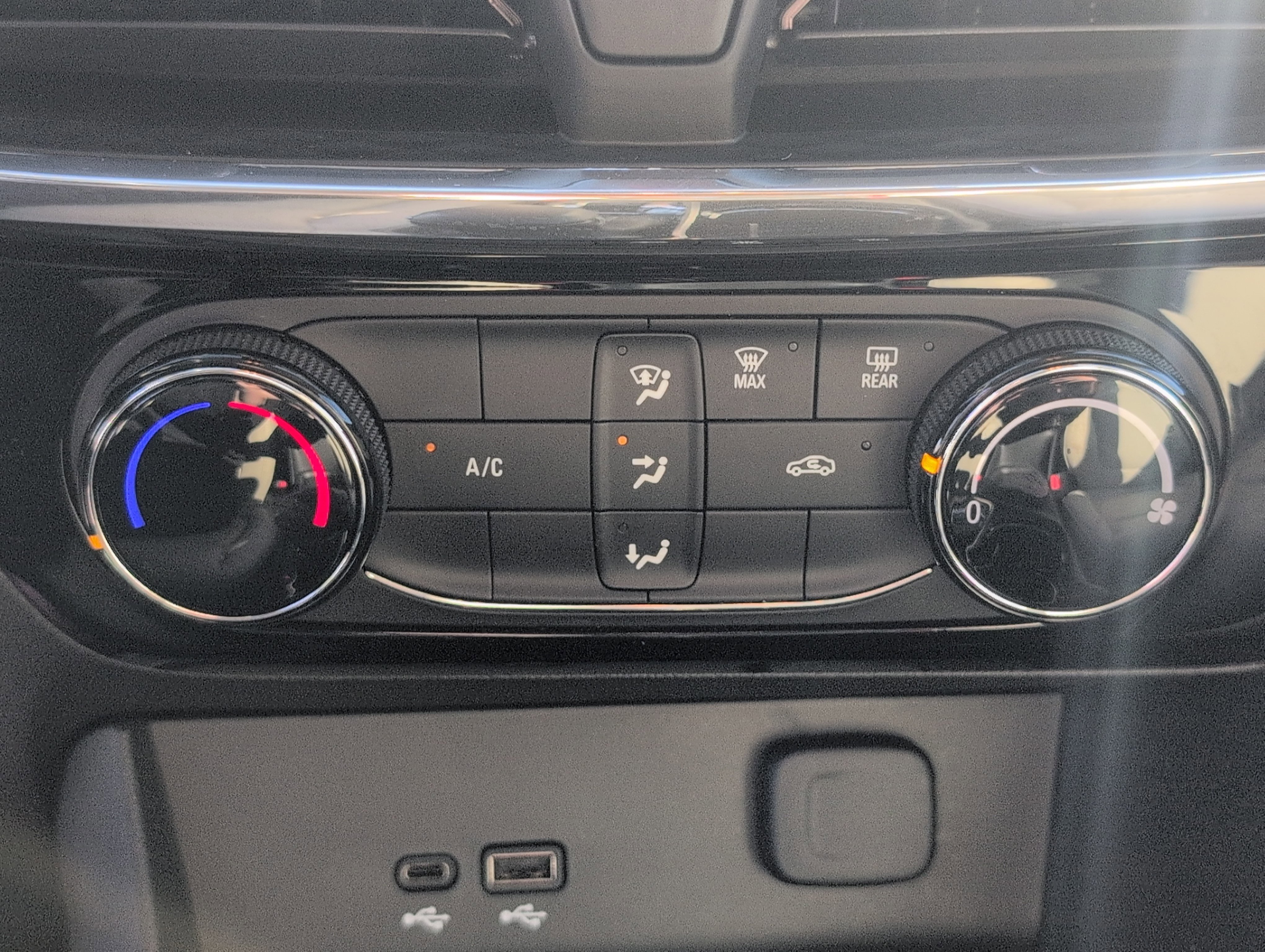 Certified 2025 Buick Encore GX Sport Touring image 20