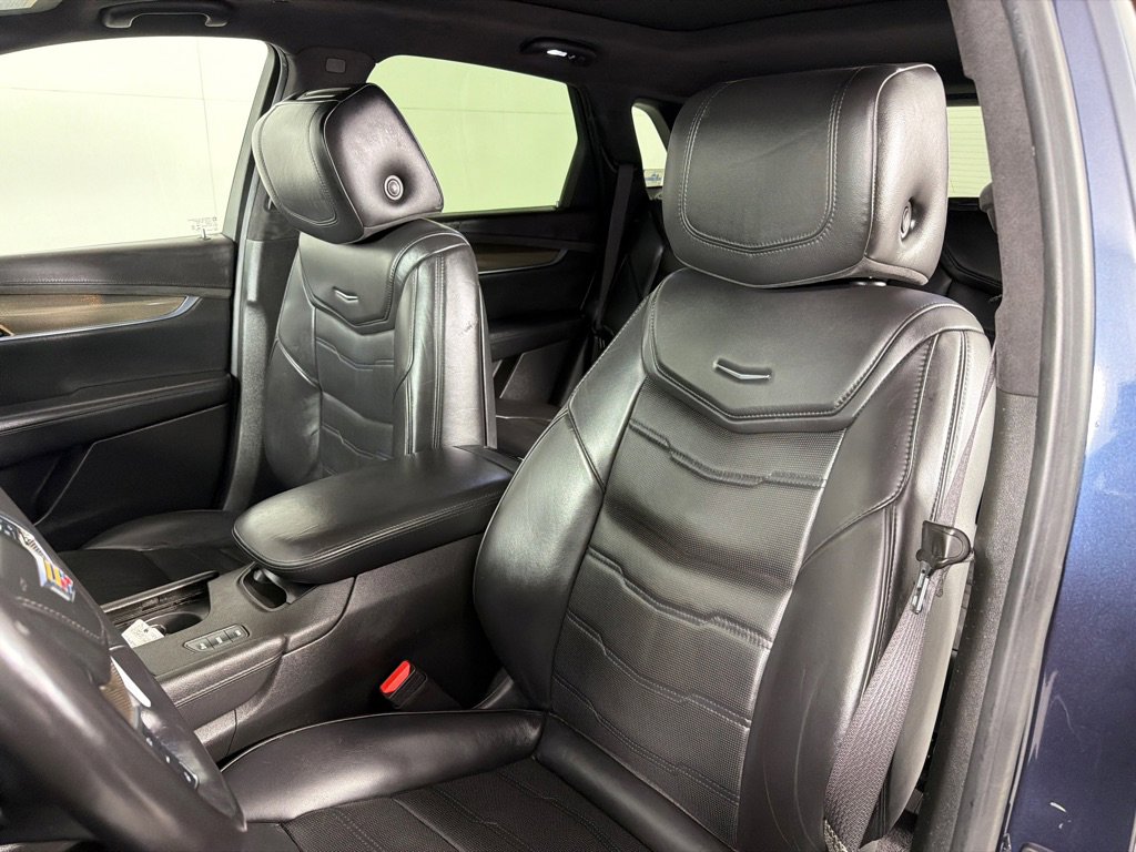 Used 2018 Cadillac XT5 Platinum w/ Driver Assist Package AWD/4WD image 13