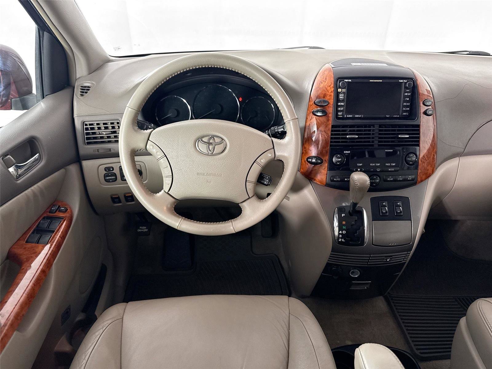 Used 2008 Toyota Sienna XLE image 32