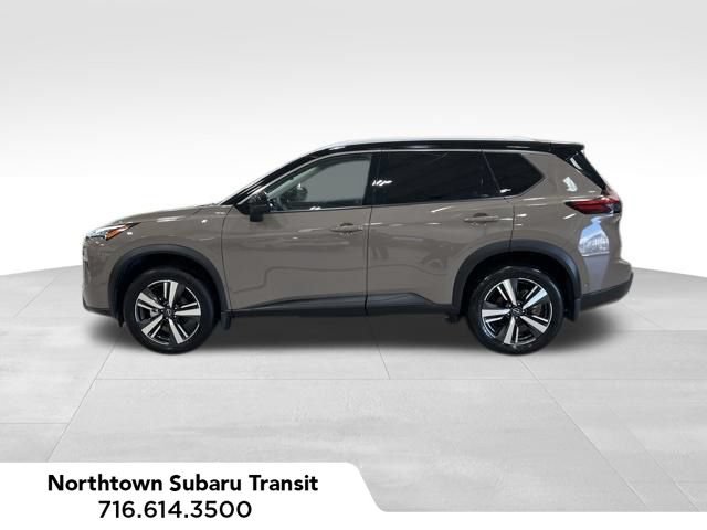 Used 2025 Nissan Rogue SL AWD/4WD image 2