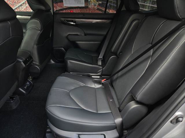 Certified 2026 Toyota Highlander Limited AWD/4WD image 11