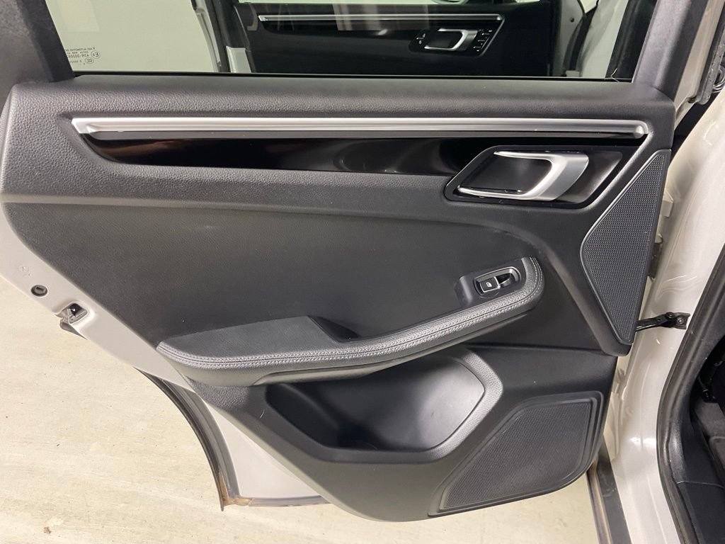 Used 2021 Porsche Macan AWD/4WD image 19