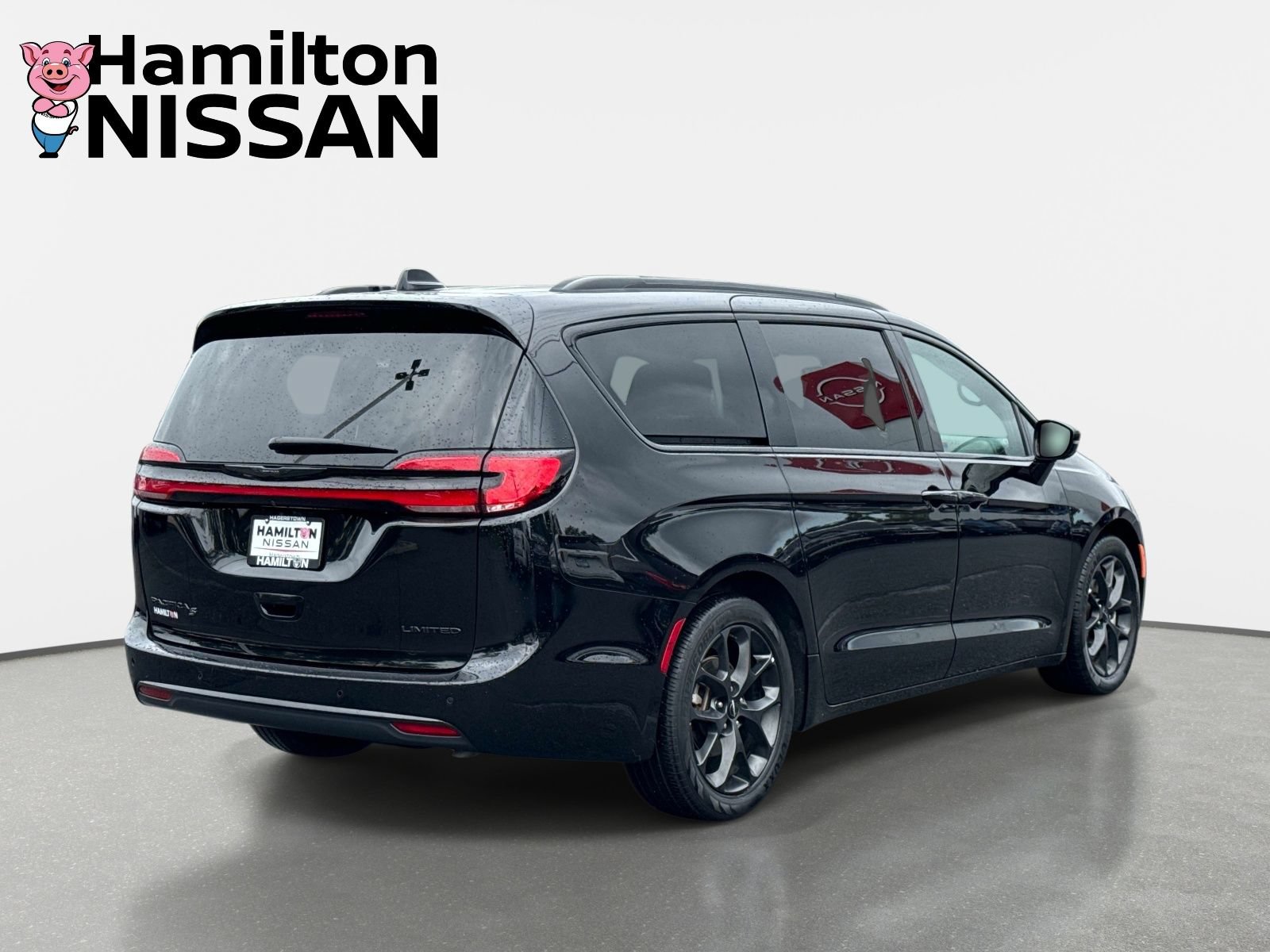 Used 2025 Chrysler Pacifica Limited FWD image 2