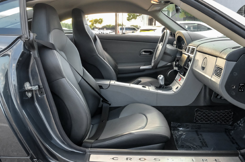 Used 2006 Chrysler Crossfire Limited RWD image 31