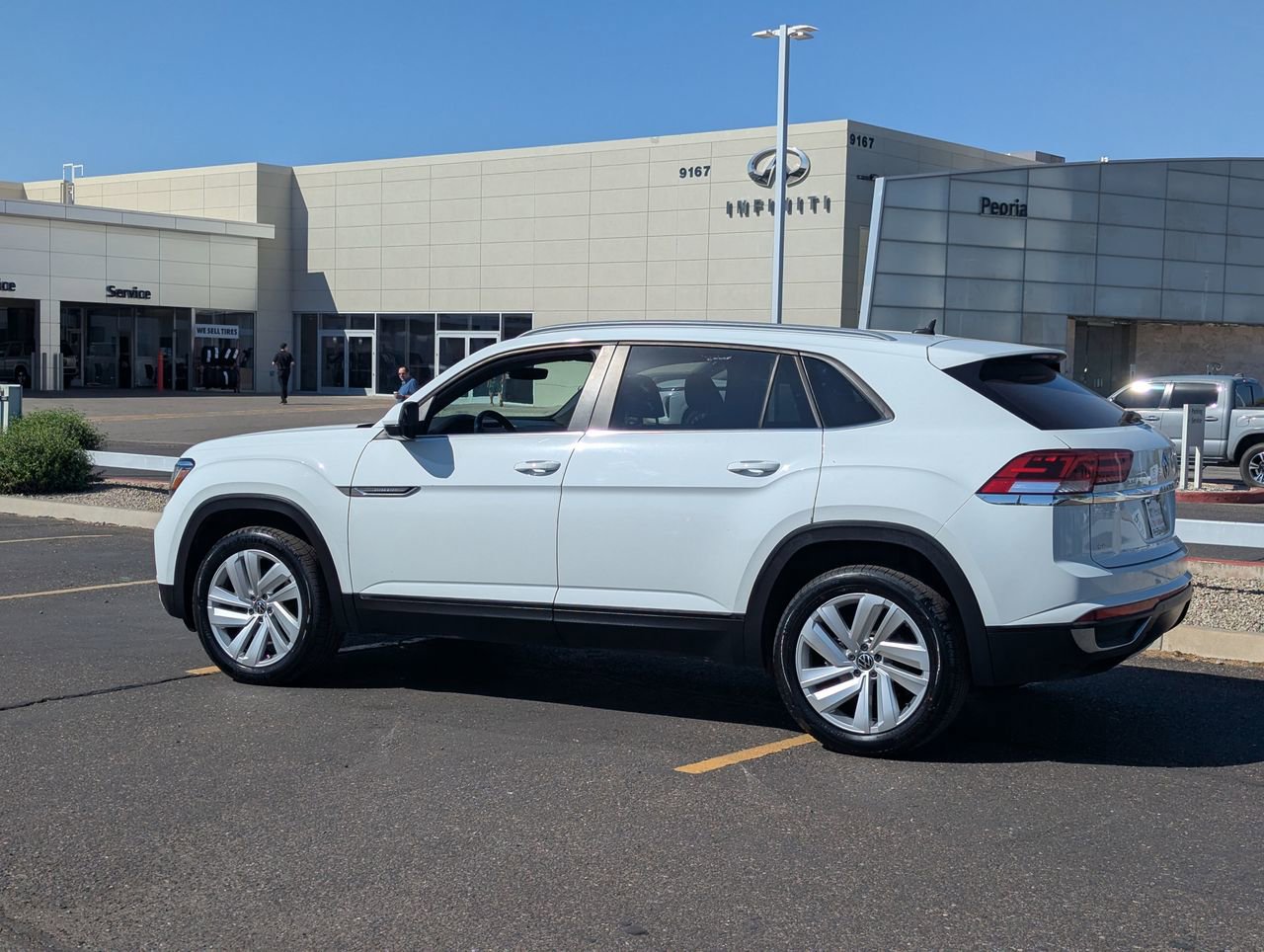 Used 2020 Volkswagen Atlas Cross Sport SE w/ Panoramic Sunroof Package image 4