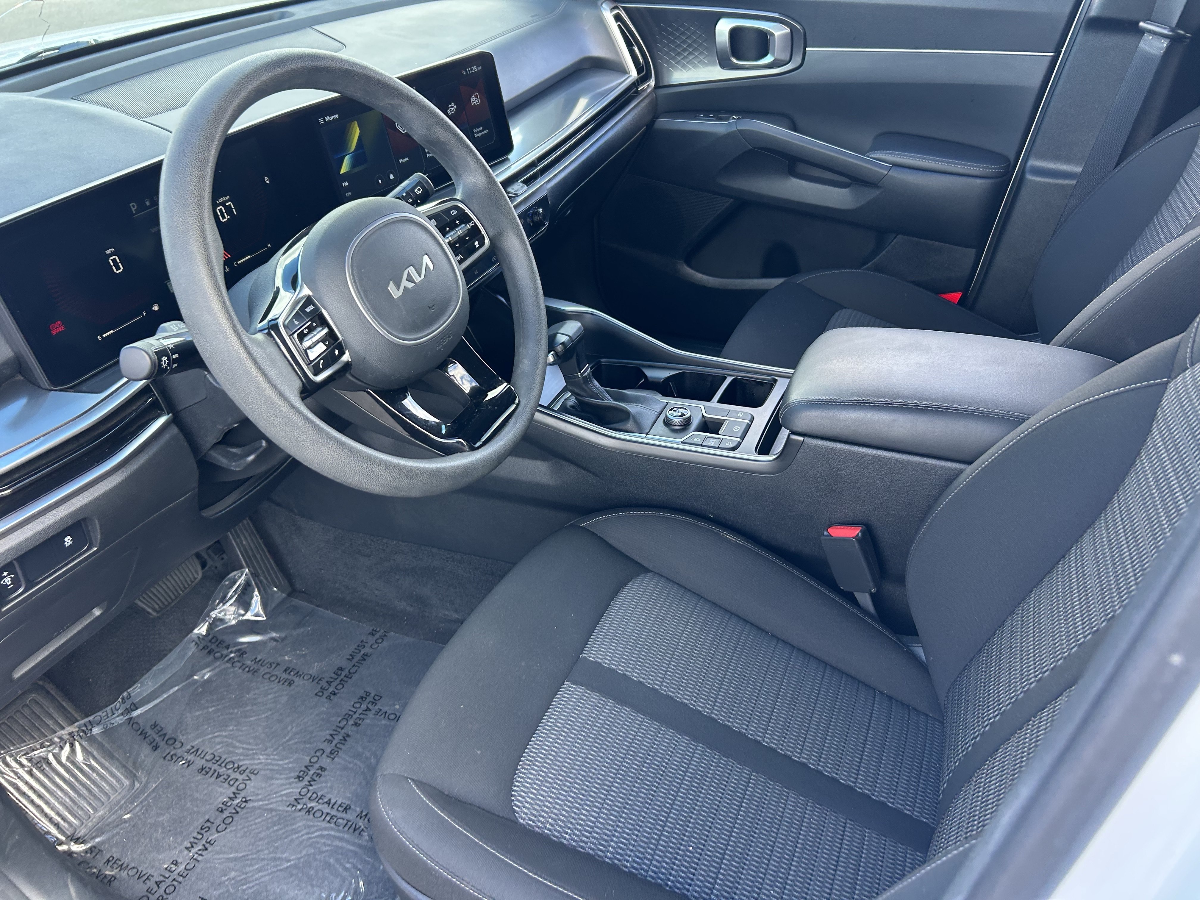 Certified 2025 Kia Sorento LX FWD image 28