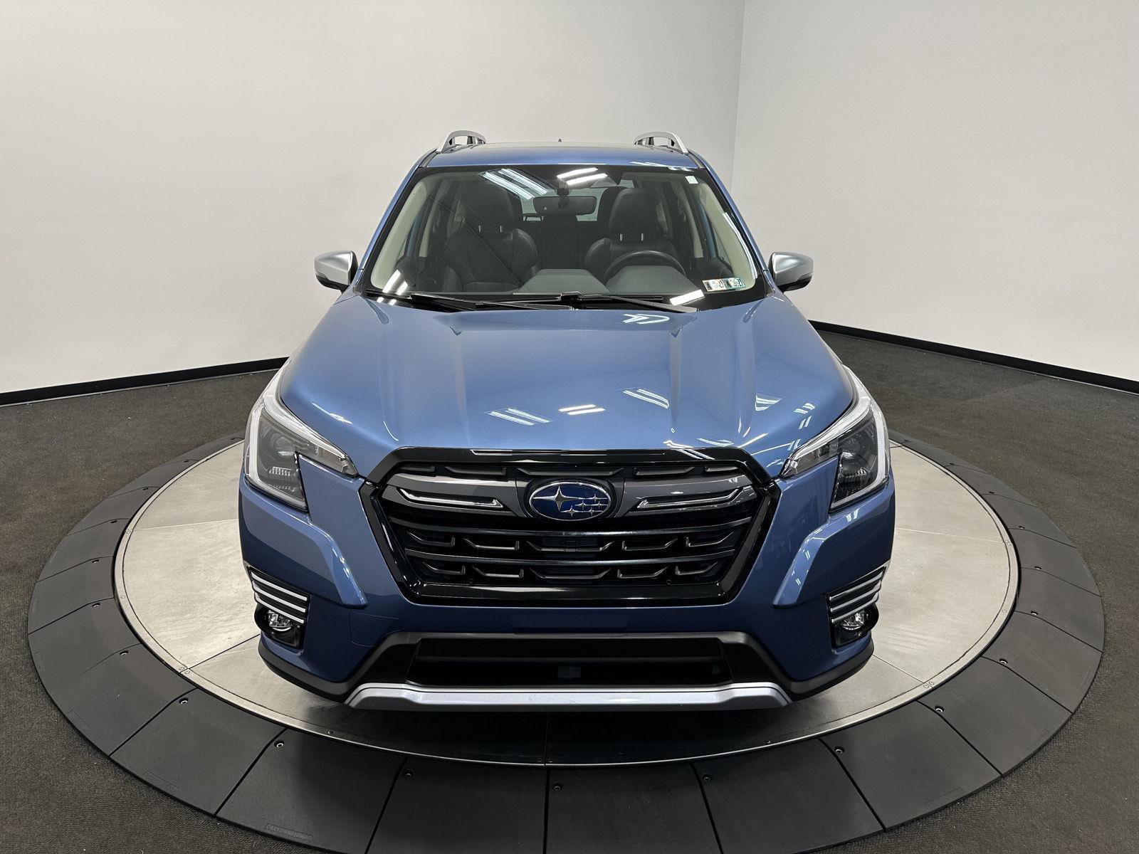 Used 2023 Subaru Forester Touring image 3