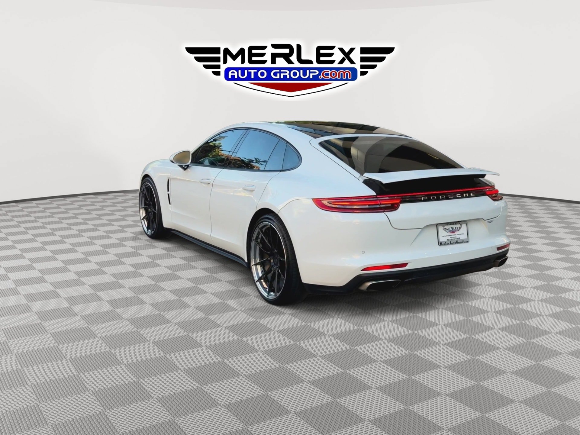 Used 2018 Porsche Panamera RWD image 6