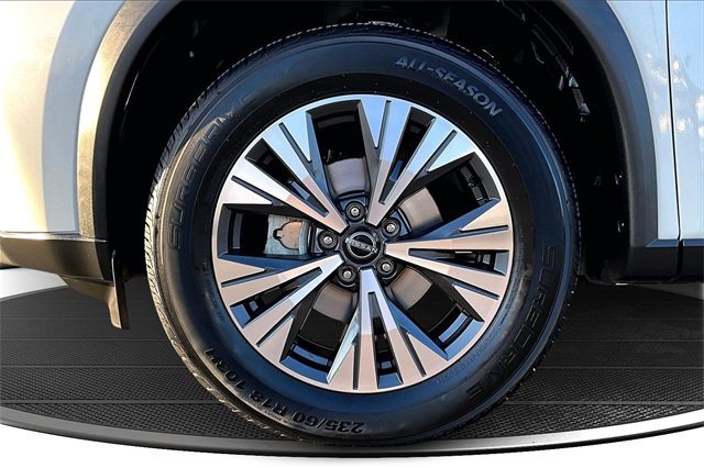 Certified 2023 Nissan Rogue SV image 33