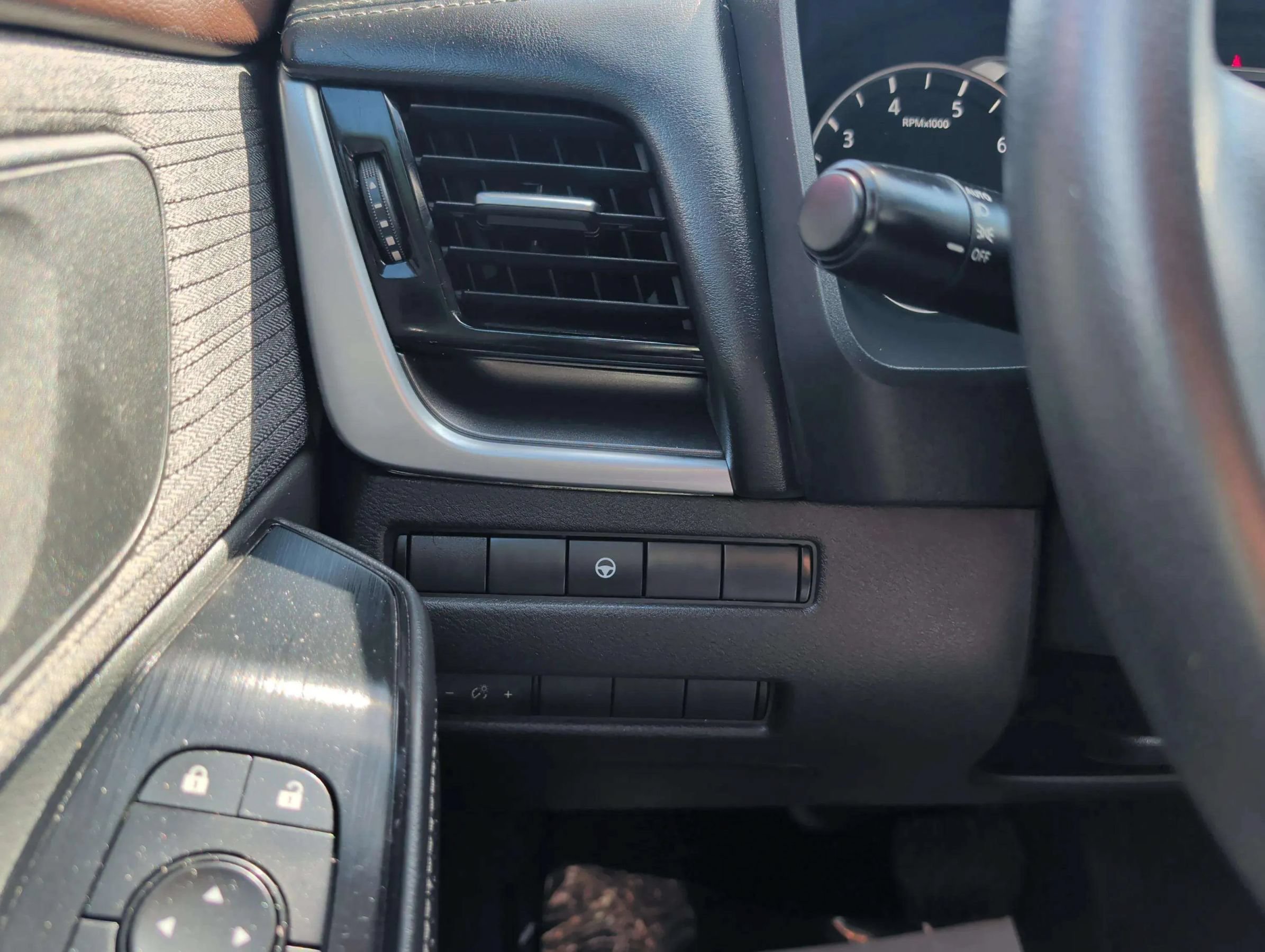 Used 2022 Nissan Rogue SV FWD image 24