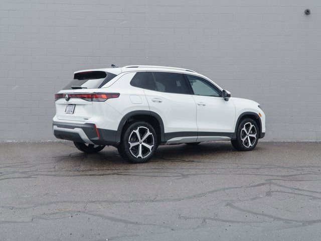 Used 2025 Volkswagen Tiguan SE w/ Panoramic Sunroof Package image 7