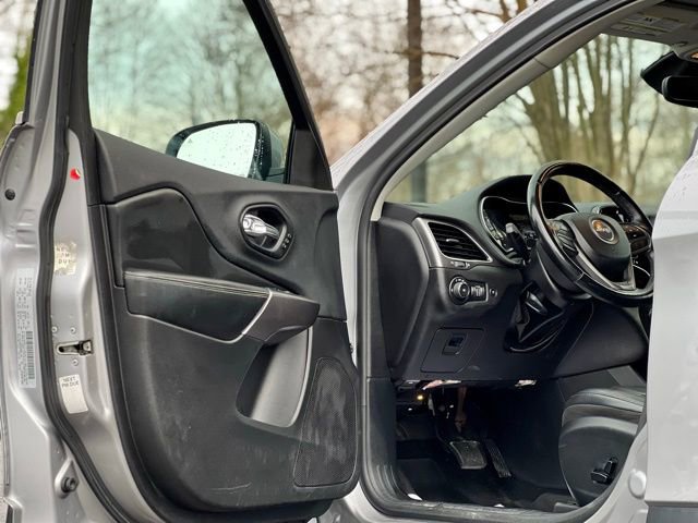 Used 2019 Jeep Cherokee Limited FWD image 50