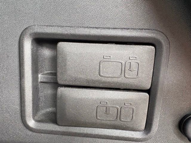 Certified 2023 Chevrolet Equinox LT w/ Driver Convenience Package image 39